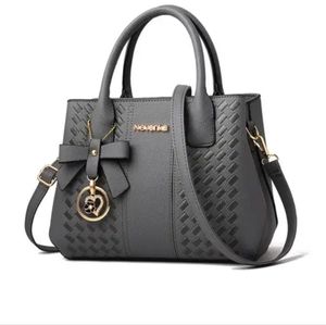 New design women Tote 👜 ✨️